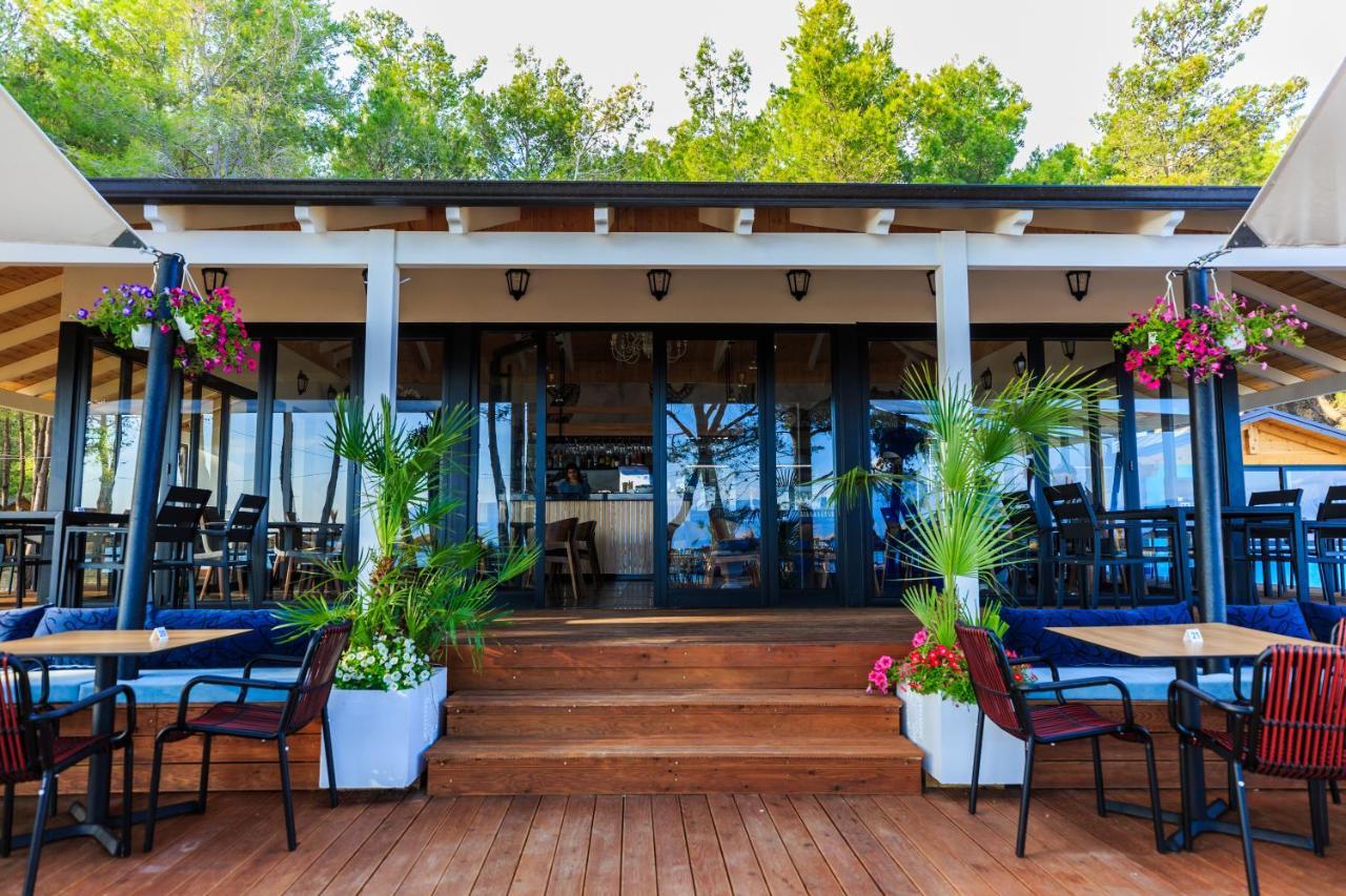 Ecuador Resort Zvernec Екстер'єр фото