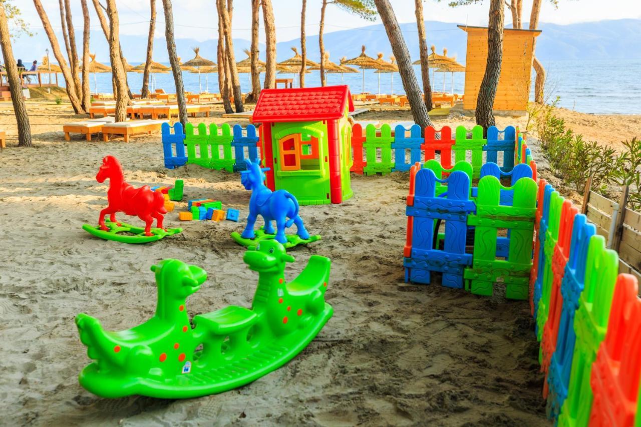 Ecuador Resort Zvernec Екстер'єр фото