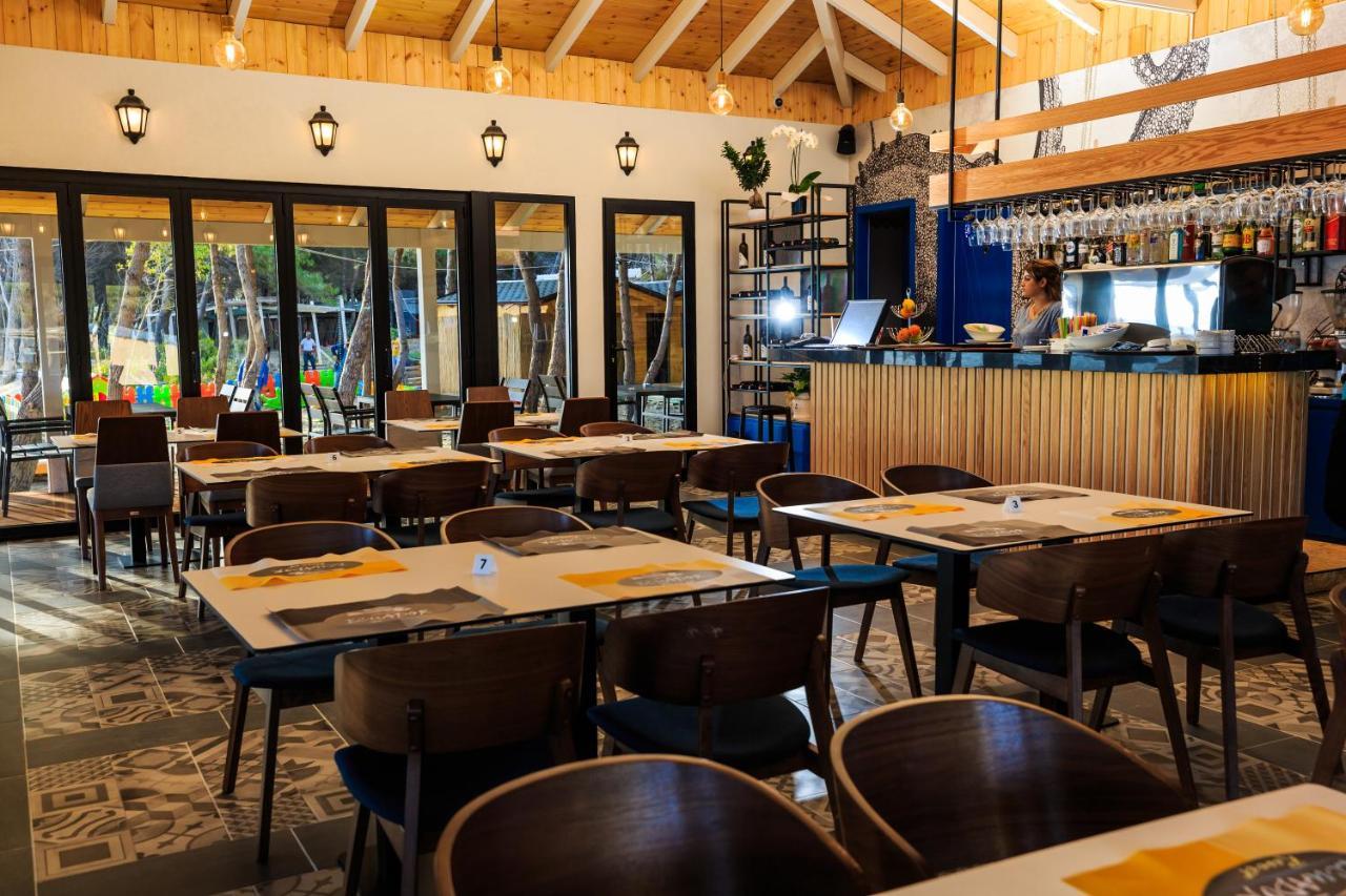 Ecuador Resort Zvernec Екстер'єр фото