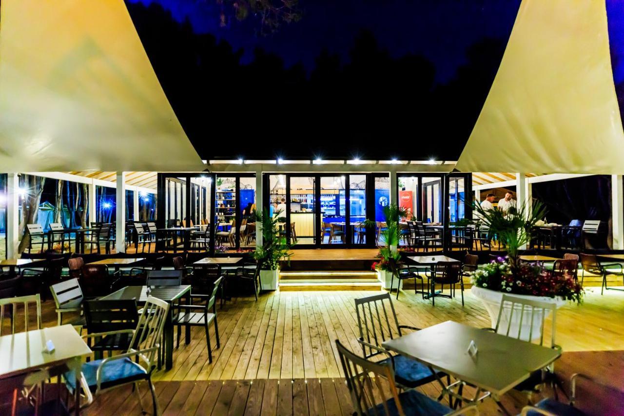 Ecuador Resort Zvernec Екстер'єр фото