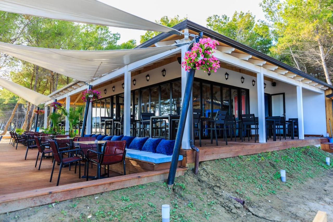 Ecuador Resort Zvernec Екстер'єр фото