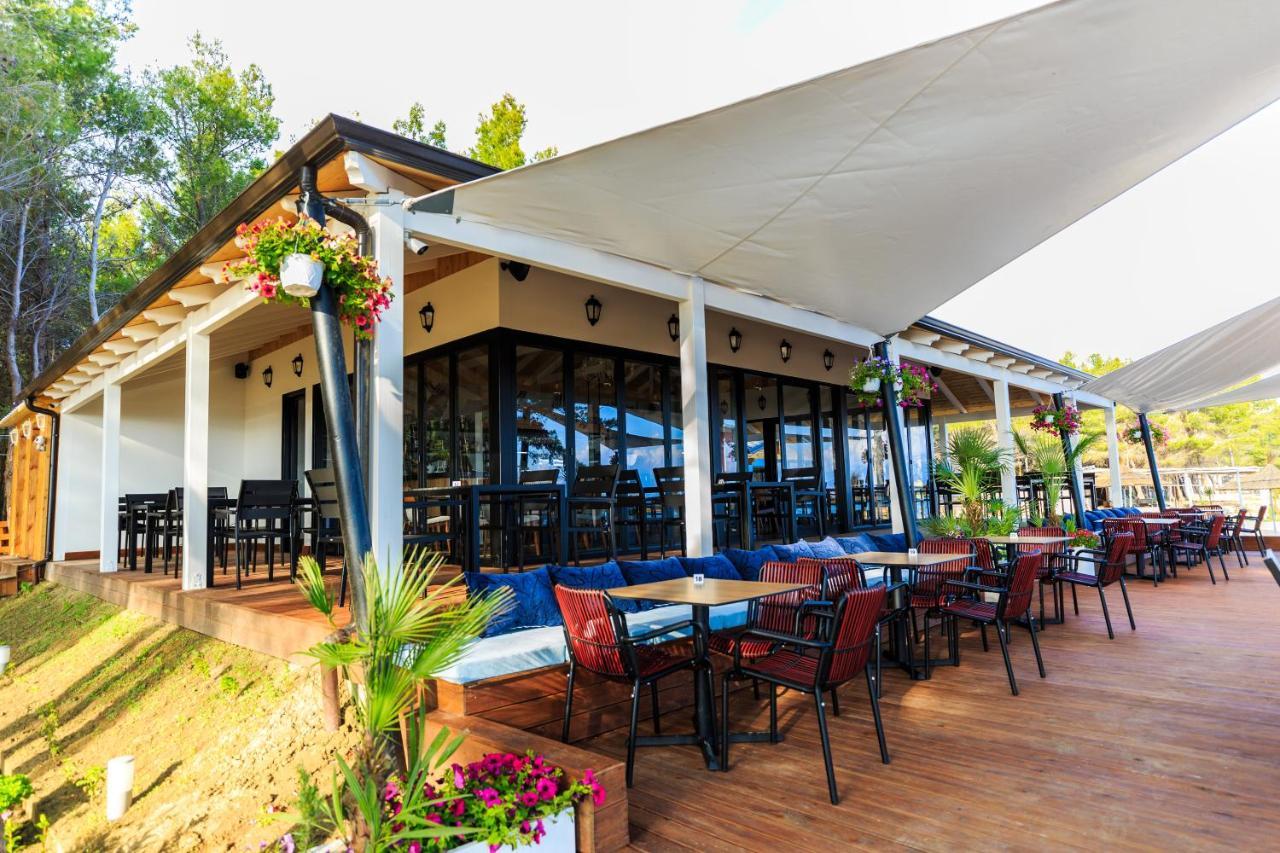 Ecuador Resort Zvernec Екстер'єр фото